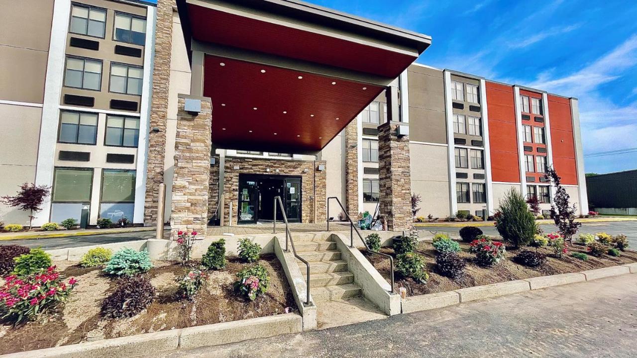 Holiday Inn Express - Fall River North Exterior photo
