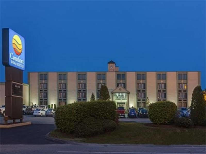 Holiday Inn Express - Fall River North Exterior photo