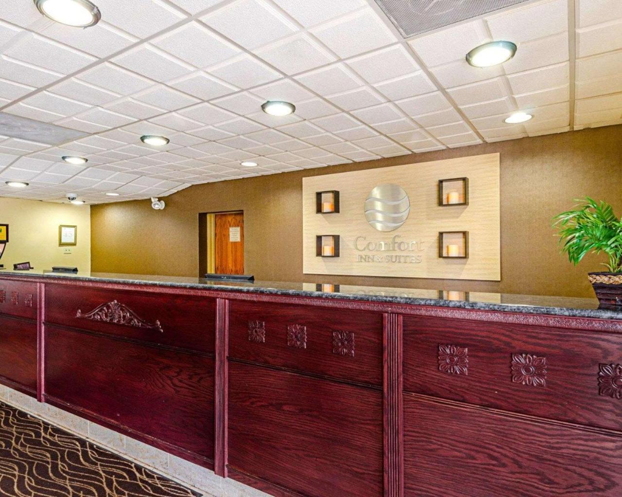 Holiday Inn Express - Fall River North Exterior photo