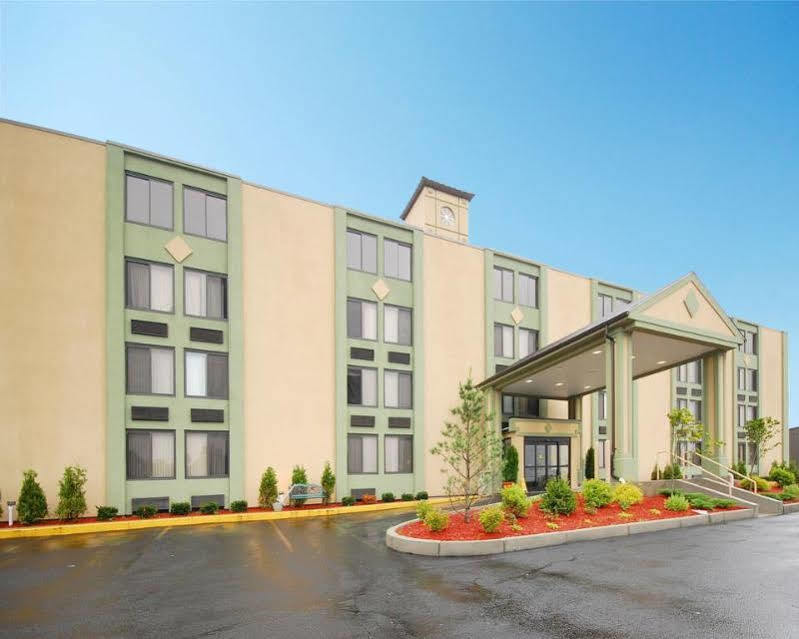 Holiday Inn Express - Fall River North Exterior photo